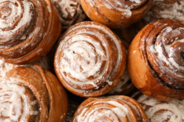 Sır, closeup ile lezzetli ev yapımı tarçınlı çörek