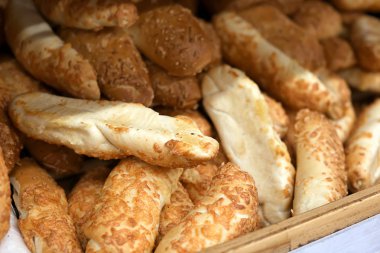 Lezzetli taze ekmek peynir dükkanı sergilenen ile