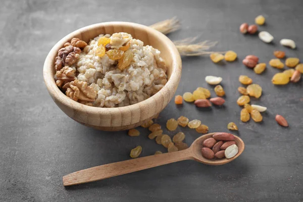 Bowl Tasty Oatmeal Raisins Nuts Grey Background — Stock Photo, Image