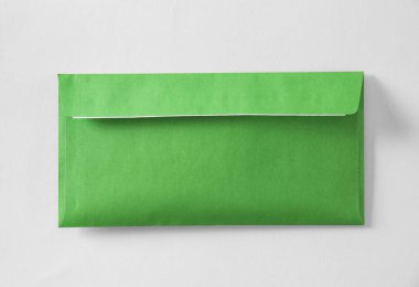 Beyaz arka plan üzerinde posta zarf