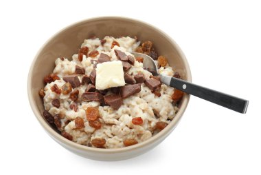 Hazırlanan yulaf ezmesi, çikolata ve beyaz zemin üzerine kuru üzüm ile kase