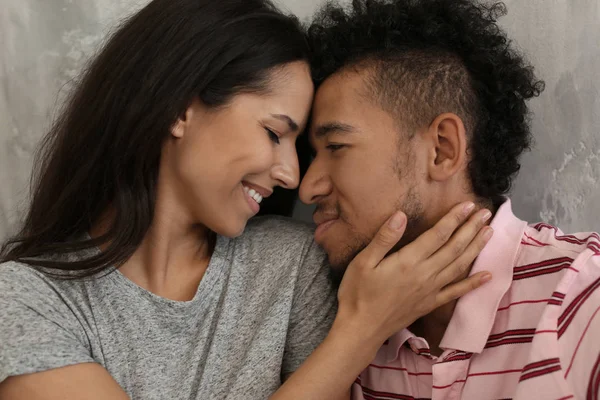 Feliz Casal Afro Americano Dentro Casa — Fotografia de Stock