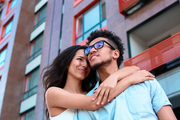 Lyckliga Afro Amerikanska Paret Utomhus Vårdag — Stockfoto