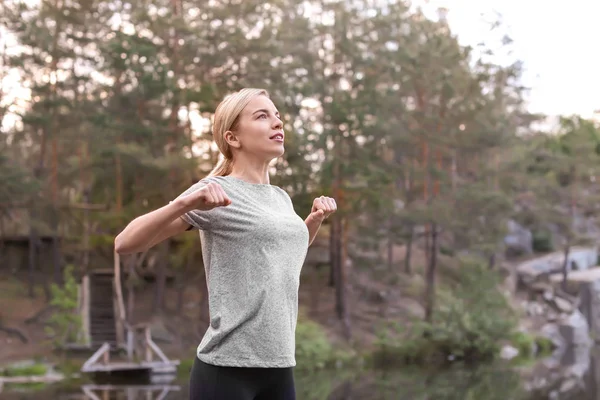 Sportieve Jongedame Opleiding Park — Stockfoto