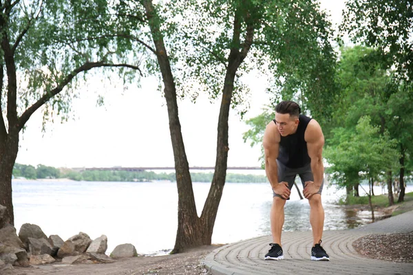 Sporty Young Man Resting Running Park — Stock Photo, Image