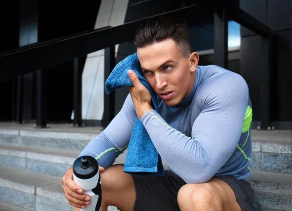 Sporty Young Man Resting Training Outdoors — Stock Photo, Image