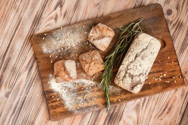 Smakelijke Verse Bakkerijproducten Houten Tafel — Stockfoto