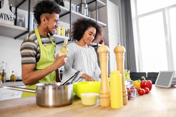 Young African American Couple Cooking Together Kitchen — Stock Photo, Image