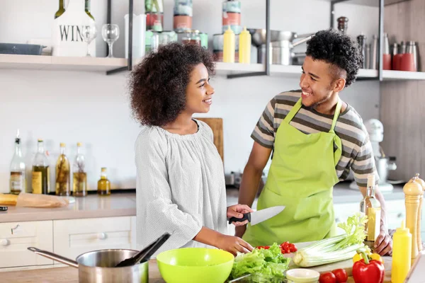 Young African American Couple Cooking Together Kitchen — Stock Photo, Image