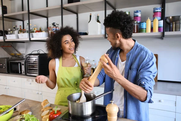 Young African American Couple Cooking Together Kitchen — Stock Photo, Image