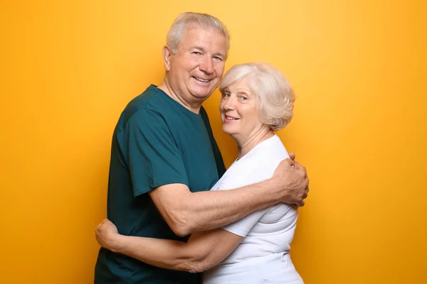 Happy Senior Couple Color Background — Stock Photo, Image
