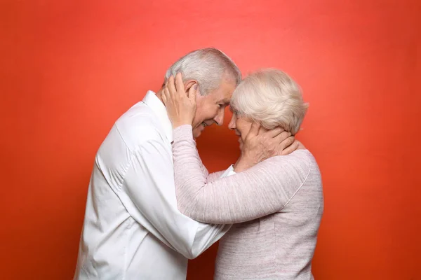 Happy Senior Couple Color Background — Stock Photo, Image