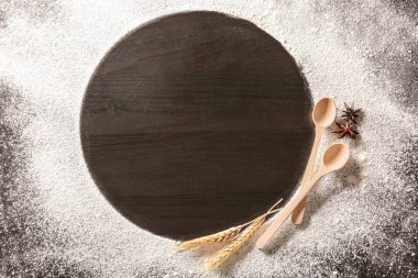 Un koyu arka plan üzerinde çerçeve yaptı