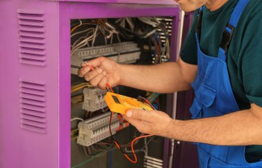 Dağıtım panosu gerilim ölçme elektrikçi