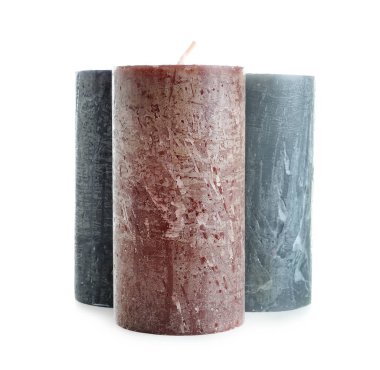 Beyaz arka plan üzerinde güzel mumlar