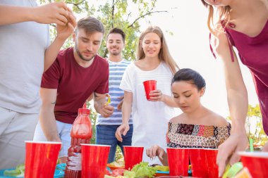 Gençler Park'ta parti Barbekü partisi