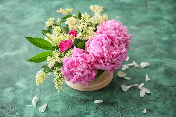 Gift Box Beautiful Flowers Table — Stock Photo, Image
