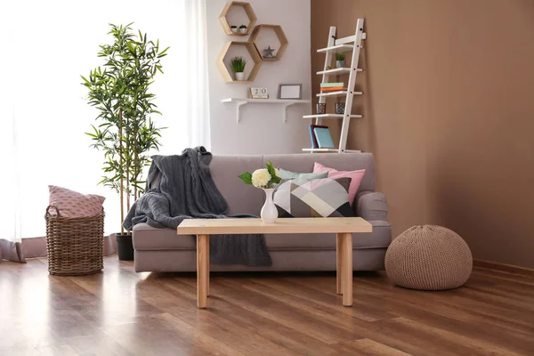 Stilvolles Interieur Wohnzimmer Mit Bequemem Sofa — Stockfoto