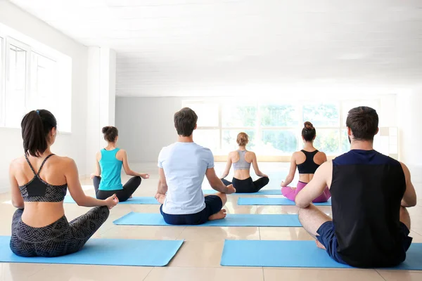 Group People Practicing Yoga Gym — Stock Photo, Image