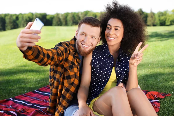 Young Loving Interracial Couple Taking Selfie Outdoors Spring Day — Stock Photo, Image