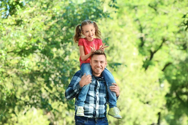 Happy Father Daughter Green Park — Stock Photo, Image