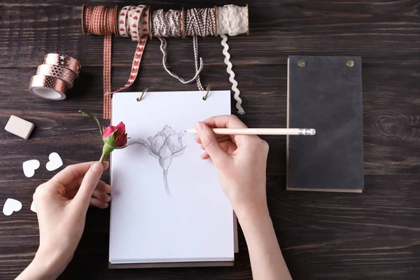 Woman Drawing Beautiful Rose Sketch Pad — Stock Photo, Image