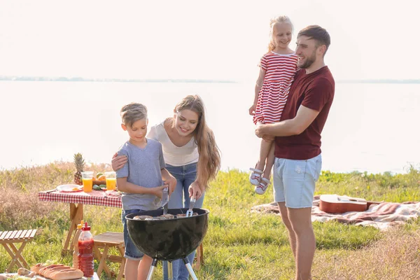 Family Cooking Tasty Food Barbecue Grill Outdoors Summer Picnic — Stock Photo, Image