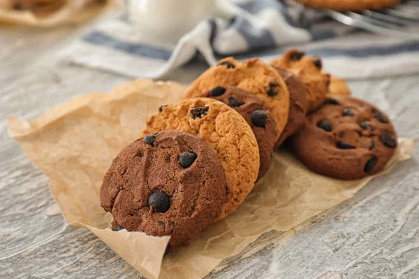 Délicieux Biscuits Aux Pépites Chocolat Sur Fond Texturé Léger — Photo