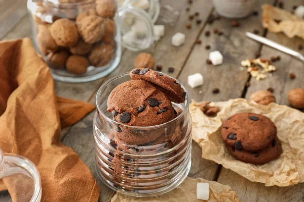Finom Csokoládé Chip Cookie Kat Fából Készült Asztal Üveg Edény — Stock Fotó
