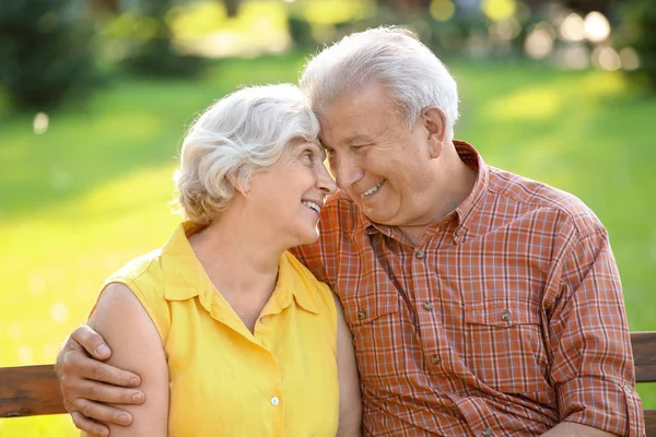 Happy Mature Couple Sitting Bench City Park — Stock Photo, Image