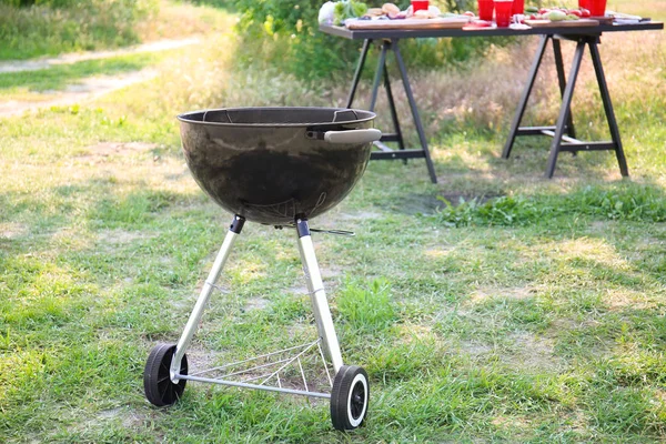 Moderna Barbecue Grill Utomhus — Stockfoto