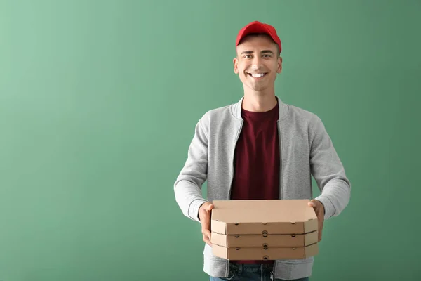 Jeune Homme Avec Des Boîtes Pizza Sur Fond Couleur Service — Photo