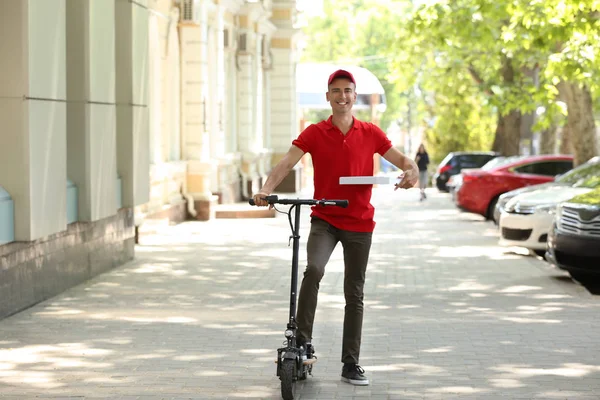 Jeune Homme Avec Boîte Pizza Trottinette Extérieur Service Livraison Nourriture — Photo