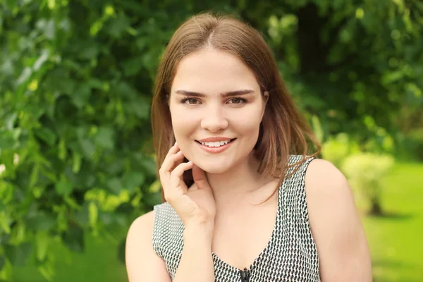 Portrait Beautiful Young Woman Outdoors — Stock Photo, Image