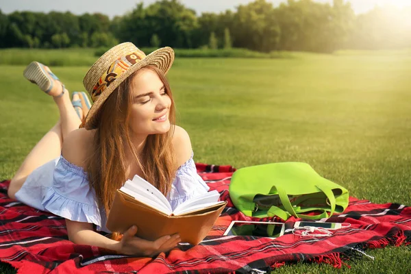 Young Woman Reading Book Plaid Outdoors — Stock Photo, Image