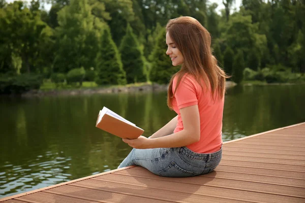 Young Woman Reading Book Wooden Bridge River — Stock Photo, Image