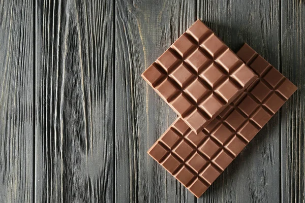 Deliciosas Barras Chocolate Con Leche Sobre Fondo Madera — Foto de Stock