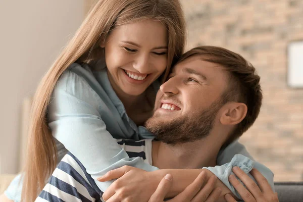 Feliz Casal Amoroso Casa — Fotografia de Stock