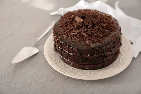 Placa Con Delicioso Pastel Chocolate Mesa Ligera — Foto de Stock