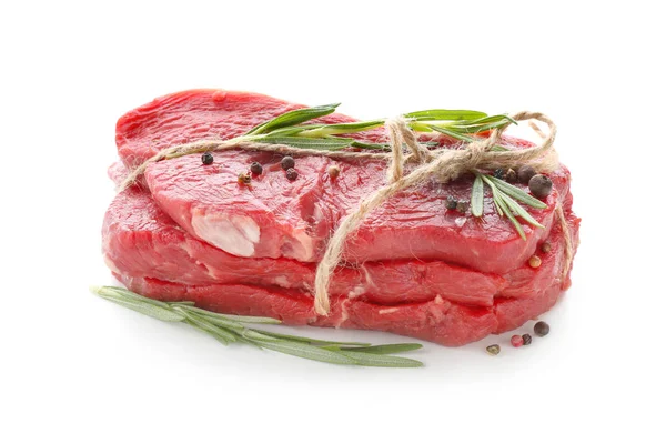 Rohes Fleisch Mit Gewürzen Auf Weißem Hintergrund — Stockfoto