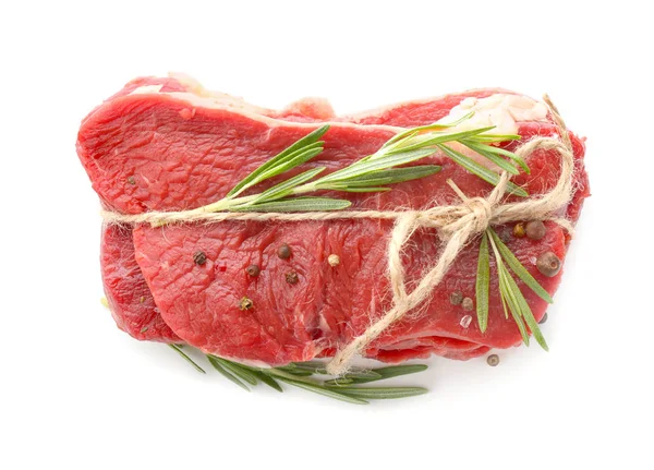 Rohes Fleisch Mit Gewürzen Auf Weißem Hintergrund — Stockfoto