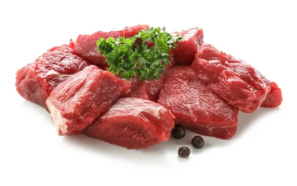 Kawałków Surowego Mięsa Przyprawami Białym Tle — Zdjęcie stockowe