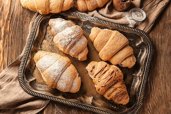 Zásobník Chutnou Croissanty Dřevěné Pozadí — Stock fotografie