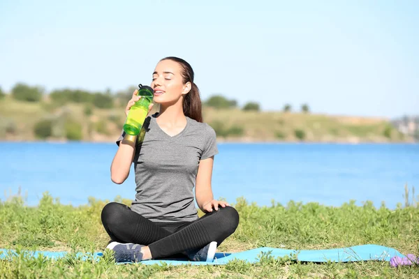 Sporty Young Woman Drinking Water Outdoors — Stock Photo, Image