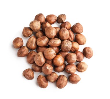 beyaz zemin üzerine lezzetli fındık