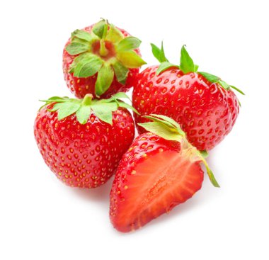 Beyaz arka plan üzerinde tatlı olgun çilek