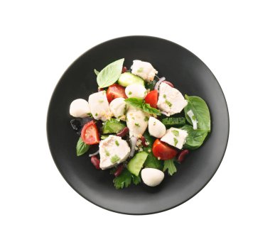 Beyaz zemin üzerine lezzetli tavuk salata ile plaka