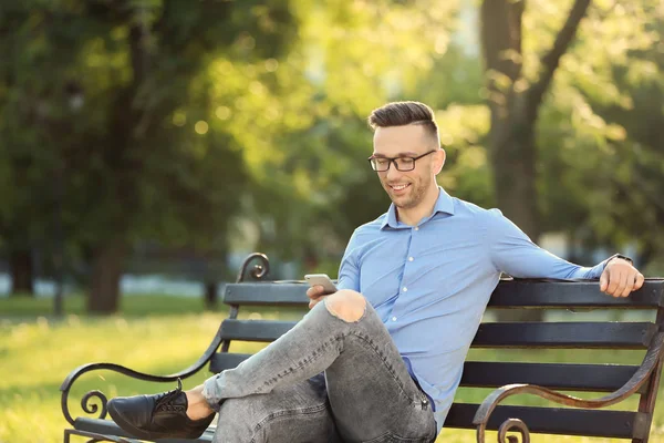 Handsome Man Mobile Phone Resting Bench Green Park — Stock Photo, Image