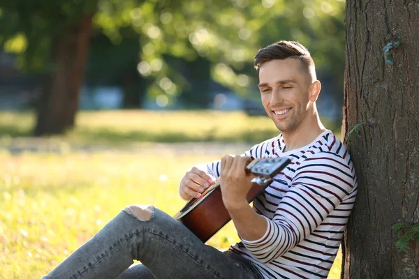 Handsome Man Playing Guitar Park — Stock Photo, Image