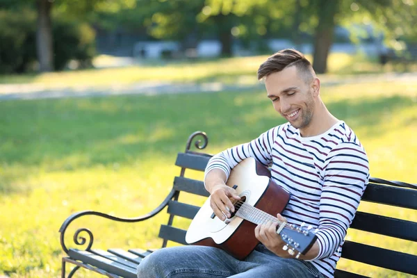 Handsome Man Playing Guitar Park — Stock Photo, Image